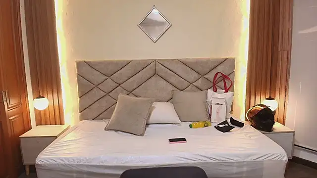 Laracooper  online show from 02.27.26