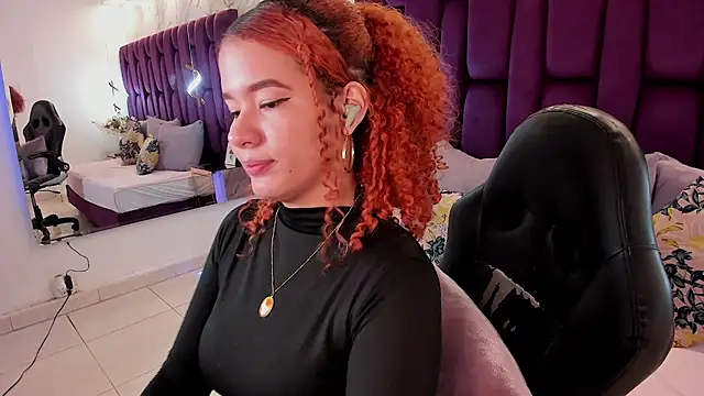 avrilwaynee online show from 11.21.25