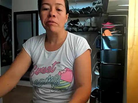 caroline 47 online show from 07.08.26