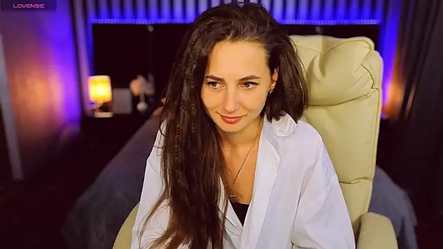 Snapshot of LayllaStarr chatting on 11.20.25 LayllaStarr online show from 11.20.25