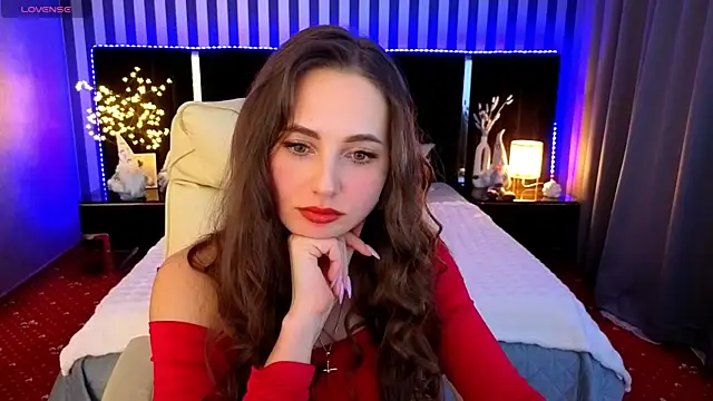 Snapshot of LayllaStarr chatting on 12.18.25 LayllaStarr online show from 12.18.25