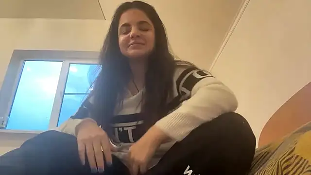 ArielleLeitao online show from 11.16.25