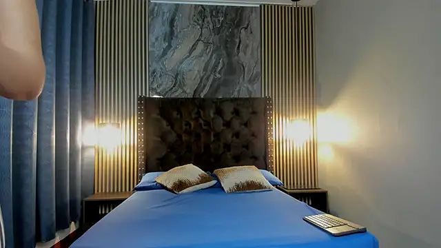 Alyra Moon online show from 12.03.25