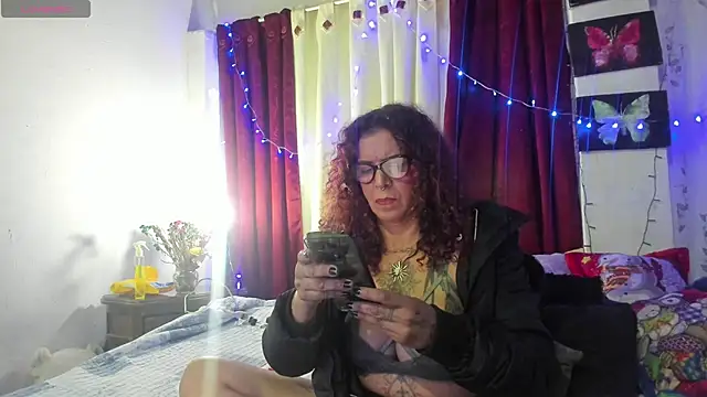 Snapshot of OpheliA_TintA chatting on 11.21.25 OpheliA TintA online show from 11.21.25