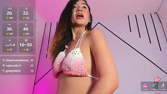 VictoriaRouge  online show from 11.24.25