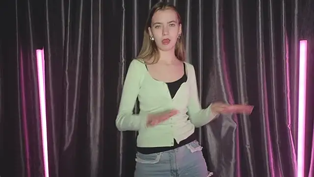 RochelCozzi online show from 11.25.25