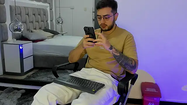 Ethan Greys online show from 12.14.25