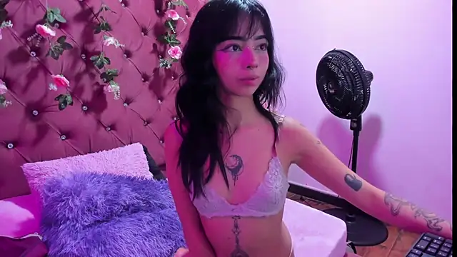  Ivy Luna online show from 04.15.26