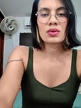 Mia saaenz online show from 11.17.25