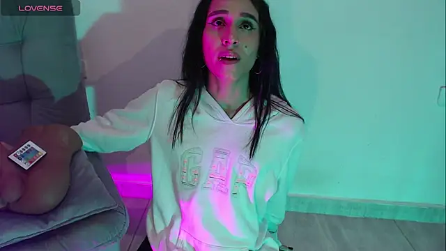 Isabella Hillss online show from 04.09.26