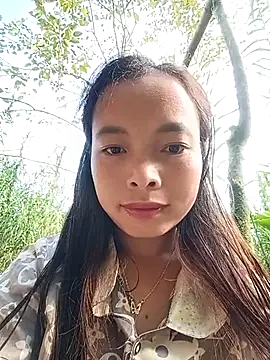 Yumi 08 online show from 11.16.25