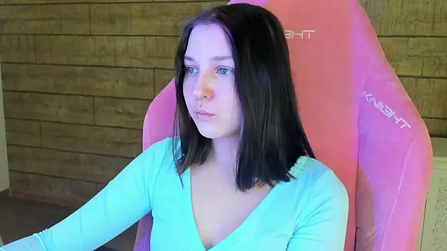 Snapshot of TinnaBurton chatting on 02.04.26 TinnaBurton online show from 02.04.26