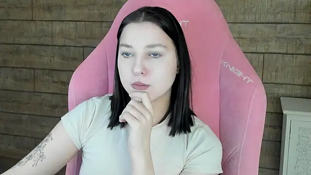 Snapshot of TinnaBurton chatting on 02.07.26 TinnaBurton online show from 02.07.26