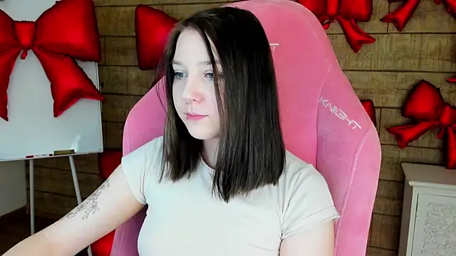 Snapshot of TinnaBurton chatting on 02.11.26 TinnaBurton online show from 02.11.26