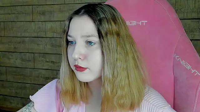 Snapshot of TinnaBurton chatting on 02.24.26 TinnaBurton online show from 02.24.26