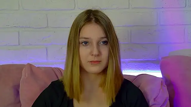 Snapshot of TinnaBurton chatting on 02.28.26 TinnaBurton online show from 02.28.26