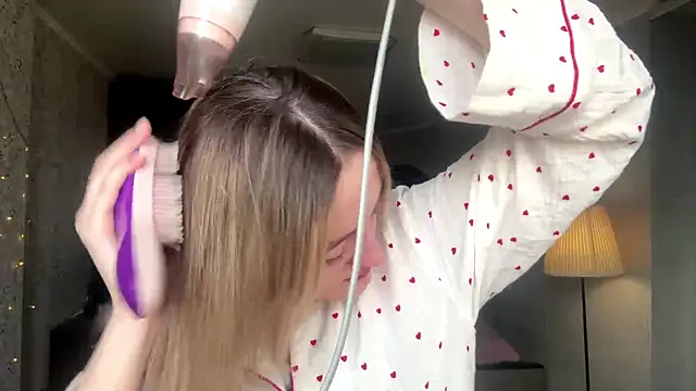 Emily lyy online show from 11.24.25