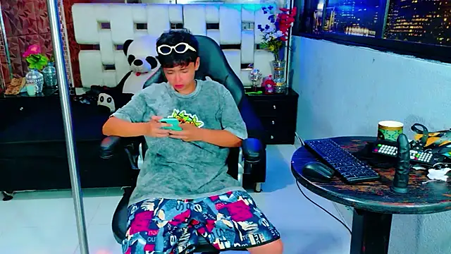 lunabustygirl online show from 11.26.25