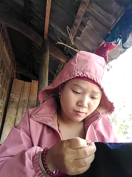 hoami-hot online show from 11.27.25