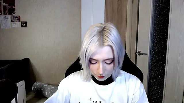 SophiaLur online show from 11.30.25