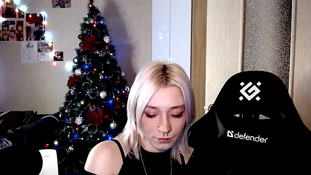 SophiaLur online show from 12.14.25