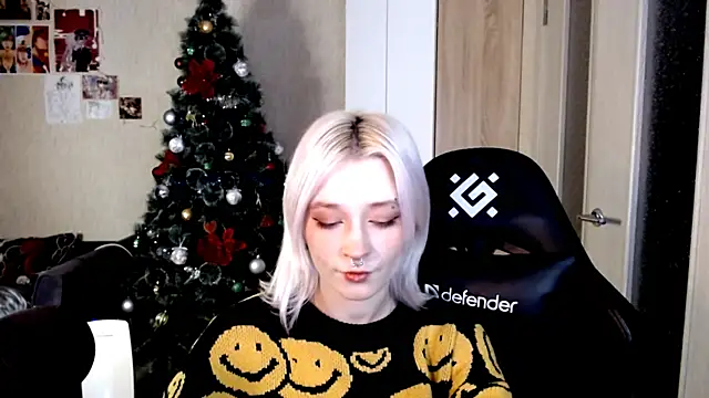 SophiaLur online show from 12.15.25