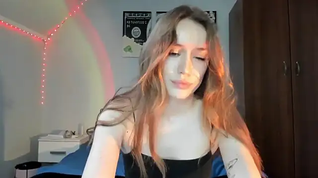 tinyglow online show from 03.03.26