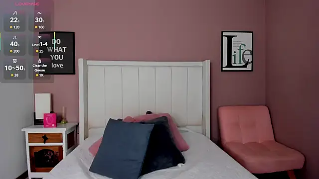 SandyAdaeze online show from 12.18.25