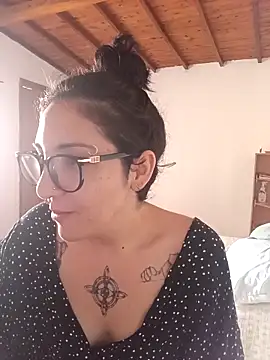 Snapshot of Melinerd chatting on 11.17.25 Melinerd online show from 11.17.25