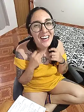 Snapshot of Melinerd chatting on 12.15.25 Melinerd online show from 12.15.25