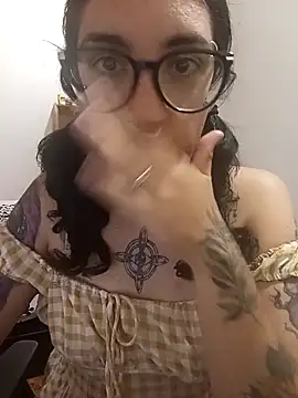 Snapshot of Melinerd chatting on 12.19.25 Melinerd online show from 12.19.25