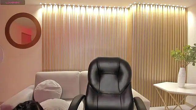 HaileyRoss  online show from 05.18.26