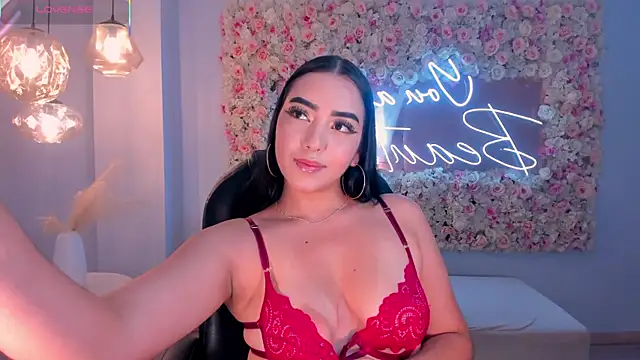 Snapshot of SophieLanne chatting on 02.11.26 SophieLanne online show from 02.11.26