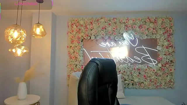 Snapshot of SophieLanne chatting on 02.12.26 SophieLanne online show from 02.12.26