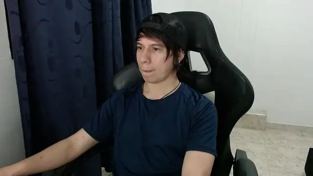 Snapshot of Daniell_Young chatting on 11.18.25 Daniell Young online show from 11.18.25