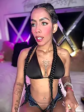 Snapshot of Fiorella_Bossh_ chatting on 11.17.25 Fiorella Bossh online show from 11.17.25