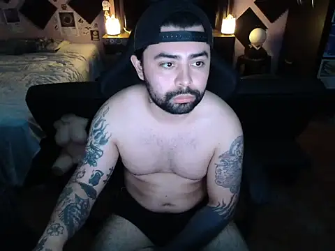 Snapshot of AtlasRise_ chatting on 11.15.25 AtlasRise online show from 11.15.25