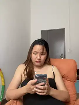 Snapshot of yiyi0316 chatting on 04.13.26 yiyi0316 online show from 04.13.26