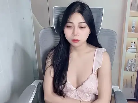 Lousii online show from 12.04.25