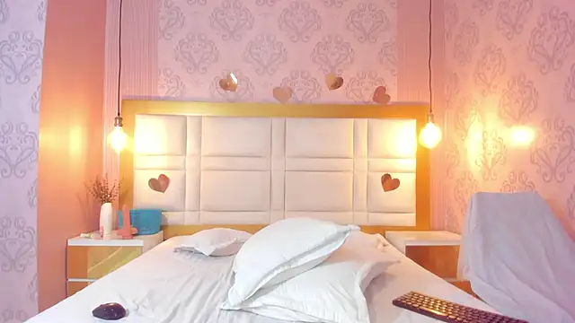 Kendall curves online show from 02.15.26