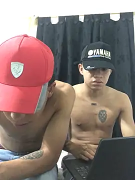 Snapshot of clousth chatting on 11.17.25 clousth online show from 11.17.25