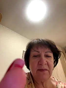 Snapshot of LittleBead522 chatting on 11.15.25 LittleBead522 online show from 11.15.25