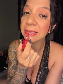 Snapshot of biadominatrix chatting on 05.10.26 biadominatrix online show from 05.10.26