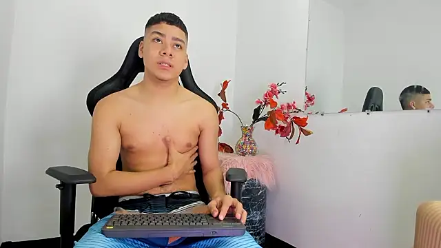 Lucastorrez01 online show from 01.13.26