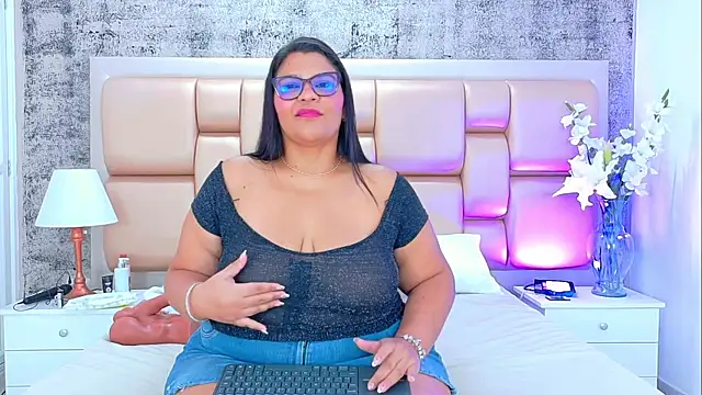 SelennaCooper online show from 12.05.25