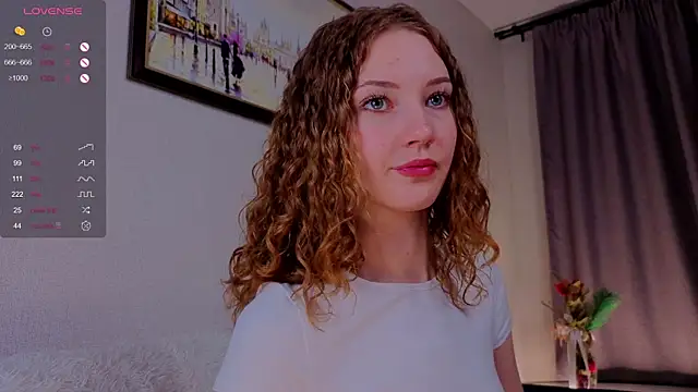 Snapshot of Alisavine chatting on 06.21.26 Alisavine online show from 06.21.26