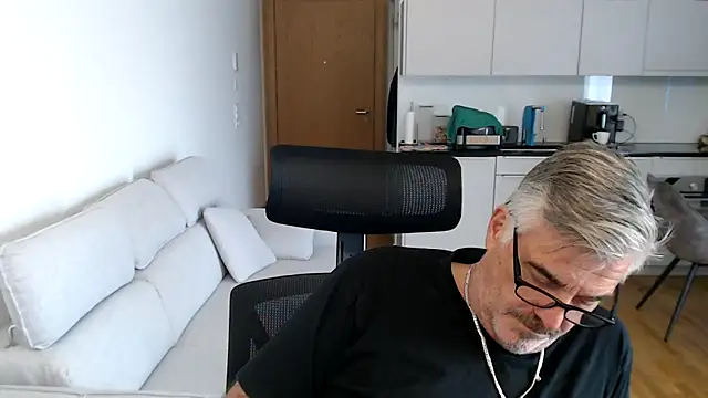 Buidapest online show from 11.20.25