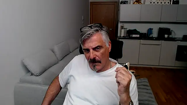 Buidapest online show from 01.17.26