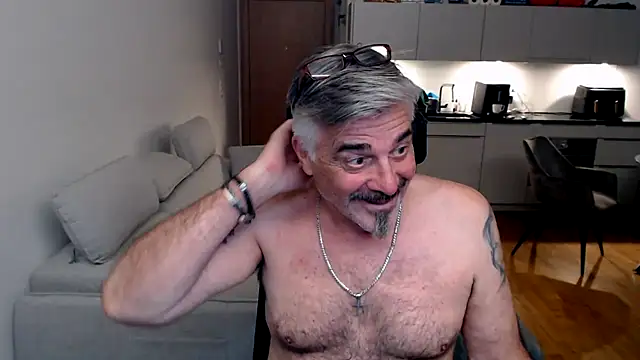 Buidapest online show from 03.04.26