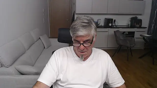 Buidapest online show from 04.01.26